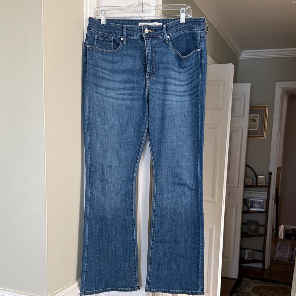 Levi's Mid Rise Bootcut Jeans - Classic Mid Wash Sz.12